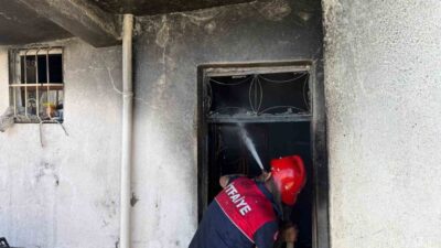 Çorum'un Sungurlu ilçesinde Şehit İlhan Çaylan Caddesi'nde çıkan ev yangını