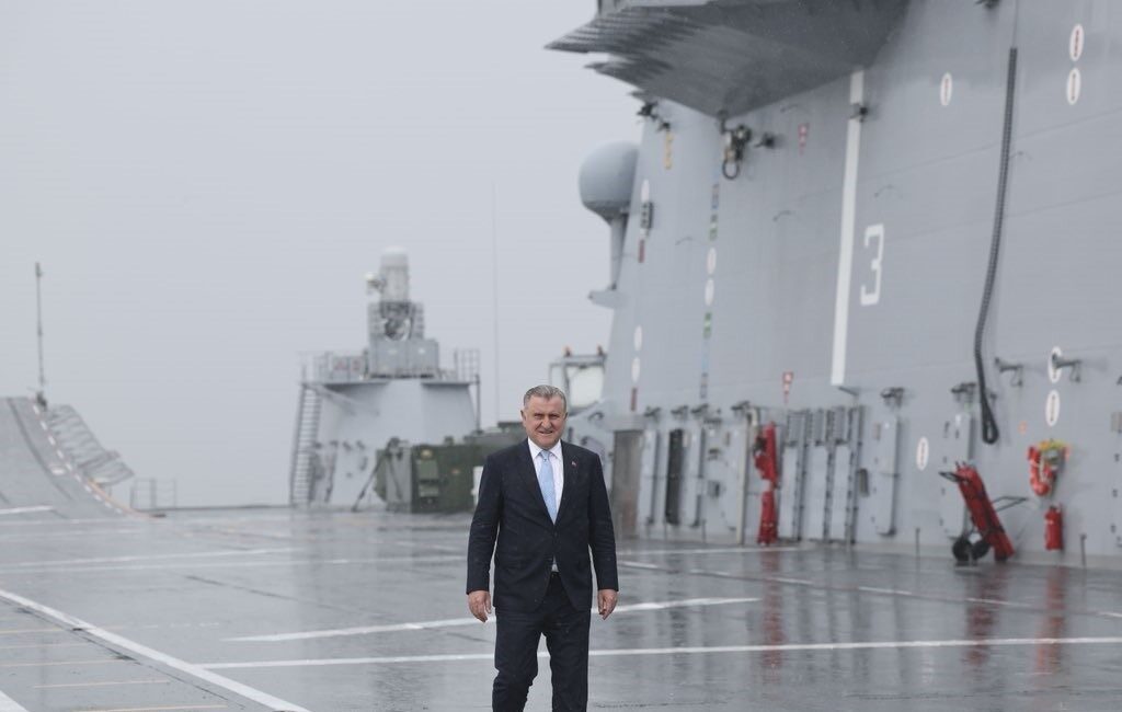 Bakan Osman Aşkın Bak, 19 Mayıs için TCG Anadolu'nun İstanbul'dan