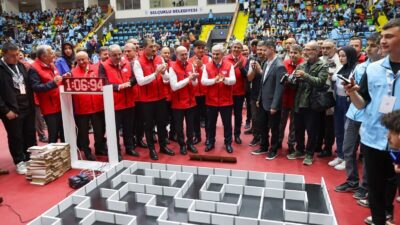 Konya'da düzenlenen TEKNO-SEL 2025 Teknoloji ve Robot Yarışması, gençlerin teknolojiye