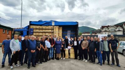 TİKA, Sırbistan'ın tarımsal kalkınmasını desteklemek amacıyla arıcılara ekipmanlar sağlıyor. Belediye