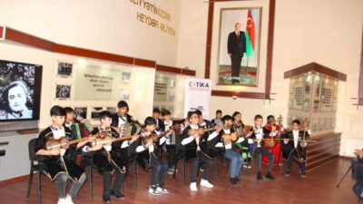 TİKA, Azerbaycan'daki Daşkesen Çocuk Güzel Sanatlar Okulu'na müzik aletleri sağladı.