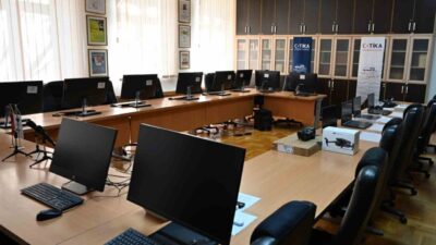 TİKA, Karadağ Üniversitesi Tarih Enstitüsü'ne teknik ekipman desteği sağladı. Projeye