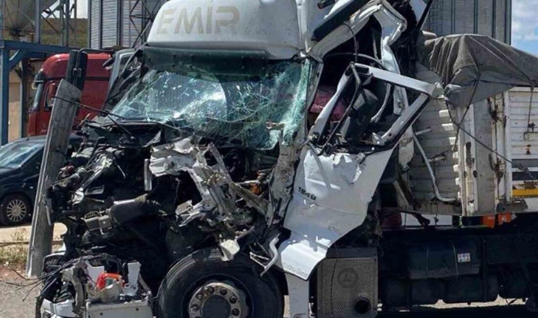 Tır hurdaya döndü, sürücü bu kazadan sağ kurtuldu Kırıkkale-Yozgat karayolunda meydana gelen