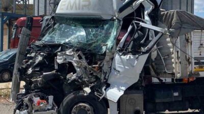 Kırıkkale-Yozgat karayolunda meydana gelen kazada, tıra arkadan çarpan sürücü A.Ö.