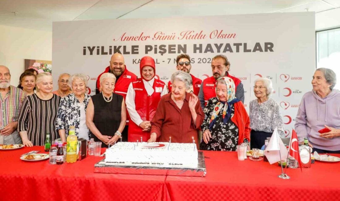 Türk Kızılay, deprem bölgesinde Anneler Günü'nü özel etkinliklerle kutladı. Genel
