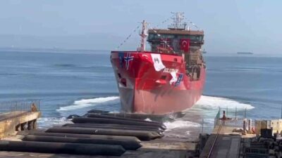 Türk mühendislerin üçüncü hibrit kimyasal tanker gemisi Solstraum denize indirildi.