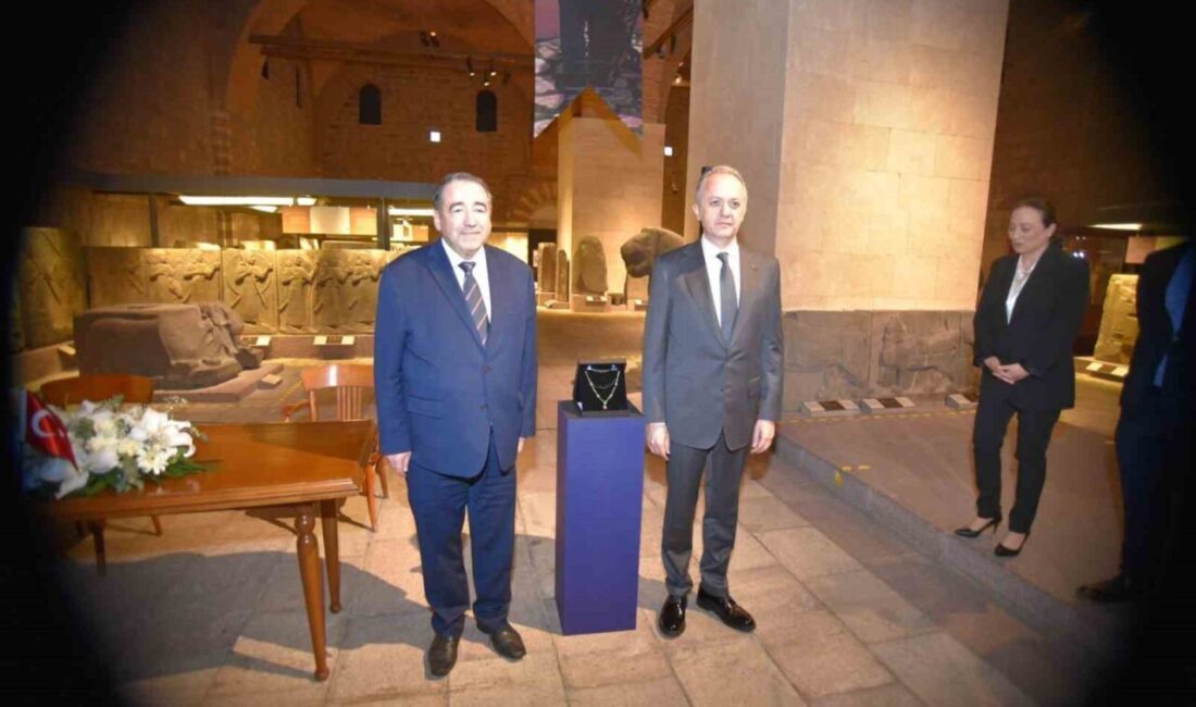 Türkiye, Moche kültürüne ait tarihi bir kolyeyi iade ederek kültür