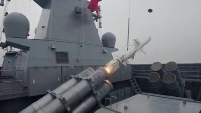 Sinop'ta gerçekleştirilen DENİZKURDU-II 2025 Tatbikatı'nda TCG KINALIADA korvetinden fırlatılan yerli