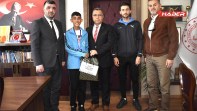 Sakarya İlkokulu 4. sınıf öğrencisi Minallah Mohammadi, İstanbul’da düzenlenen “Decathlon