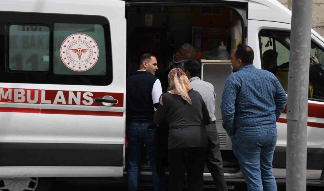 Yozgat'ta Adliye kavşağında meydana gelen zincirleme kazada 5 araç karıştı.