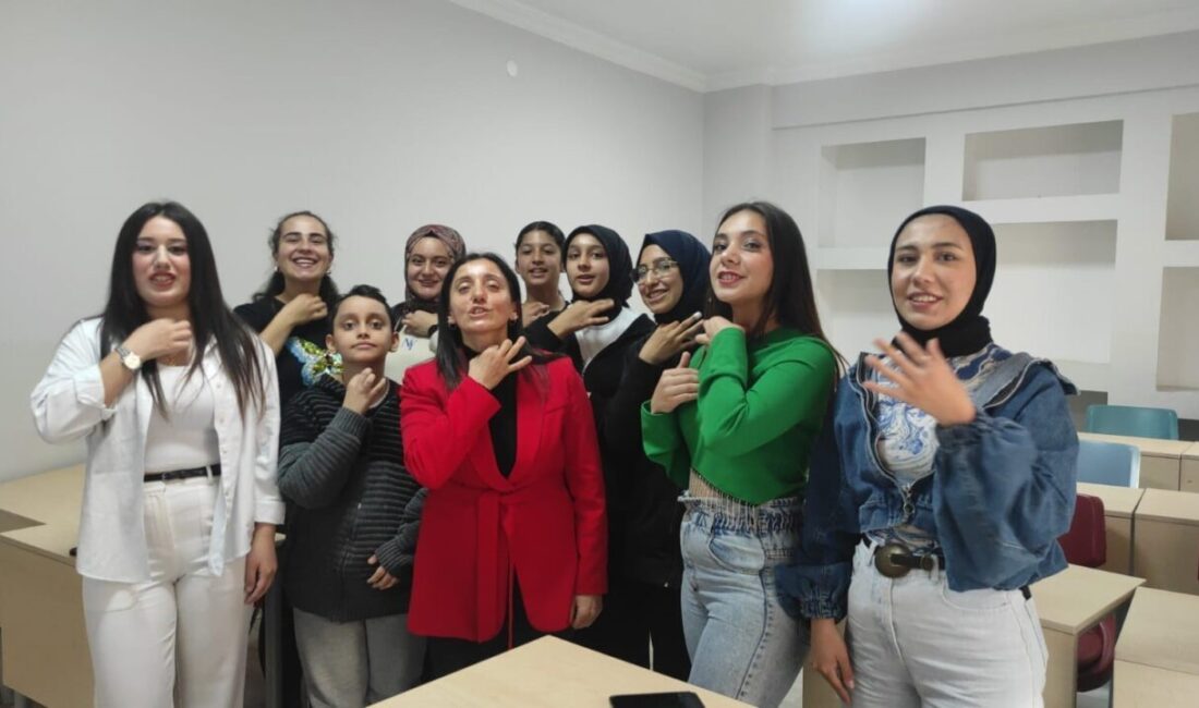 Yozgat'ta Çekerek ilçesinde verilen işaret dili eğitimi engelli bireylere destek