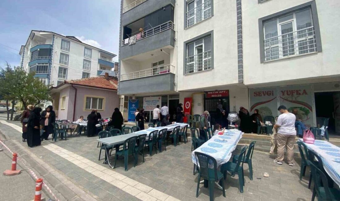 Sarıkaya'da Kudüs ve Filistin'e destek amaçlı hayır çarşısı kuruldu. Kur'an