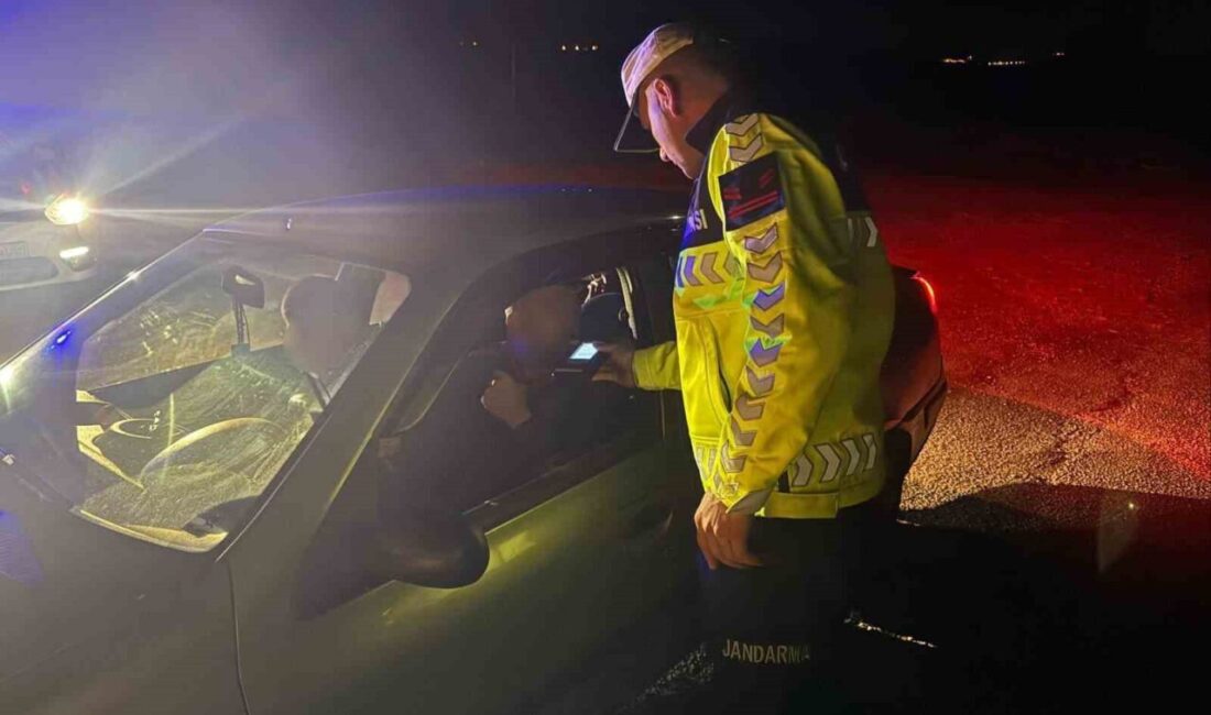 Yozgat Jandarma Komutanlığı, trafik denetiminde 258 araç ve sürücüsünü kontrol