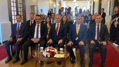 Türkiye'de bulunan 6 kil tablet, Iraklı yetkililere teslim edildi. Ankara'da