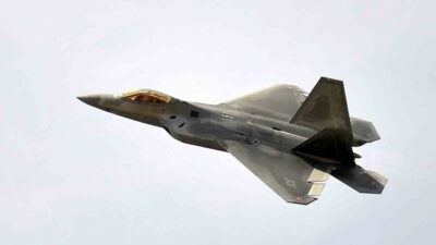 ABD, Orta Doğu'ya daha fazla savaş uçağı konuşlandıracak. F-16, F-22