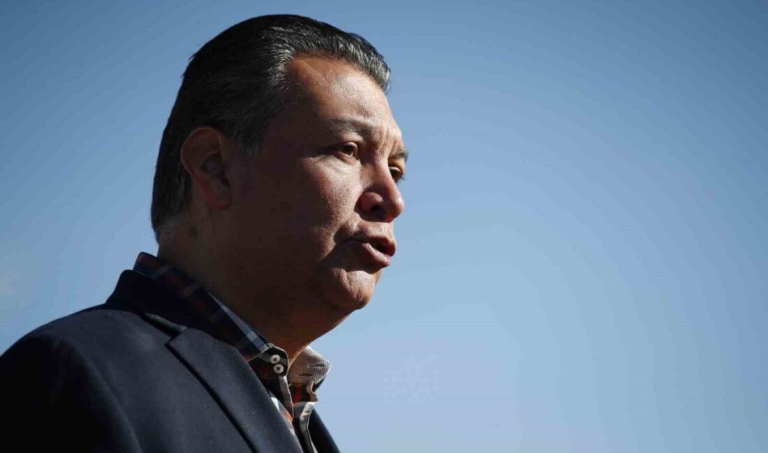 ABD Senatörü Alex Padilla, İç Güvenlik Bakanı Kristi Noem'in basın