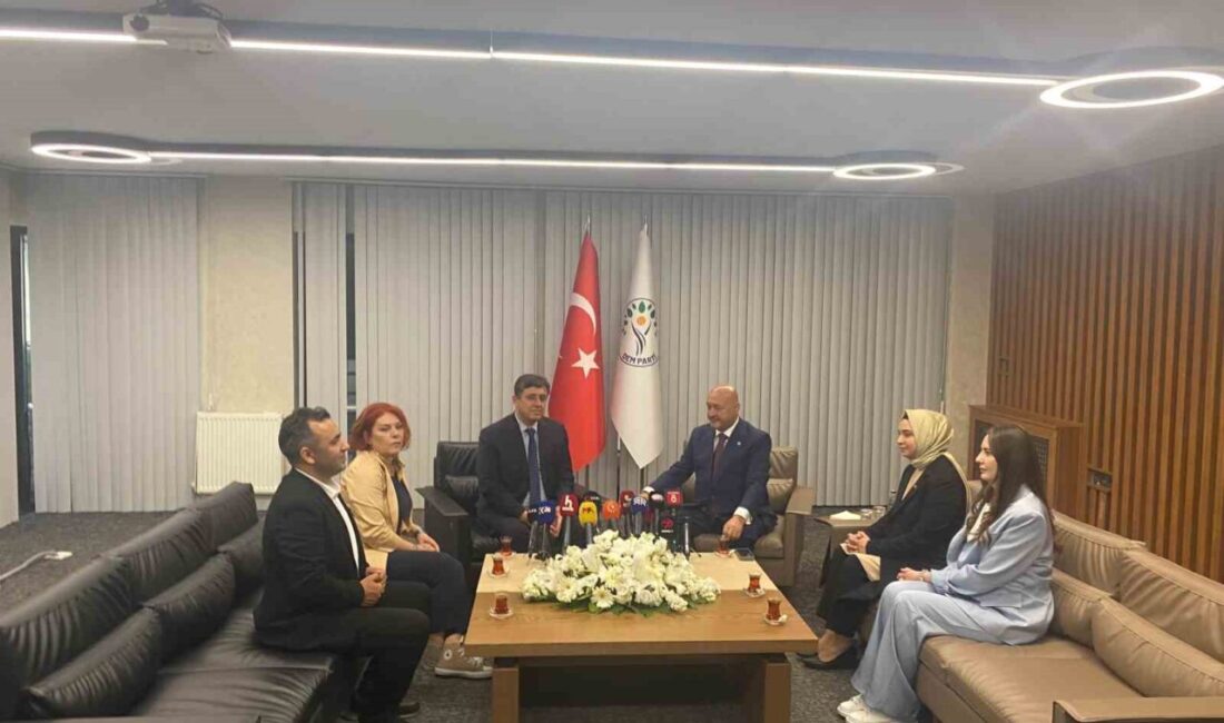 AK Parti Adıyaman Milletvekili Resul Kurt, DEM Parti'yi ziyaret ederek
