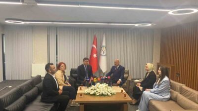 AK Parti Adıyaman Milletvekili Resul Kurt, DEM Parti'yi ziyaret ederek