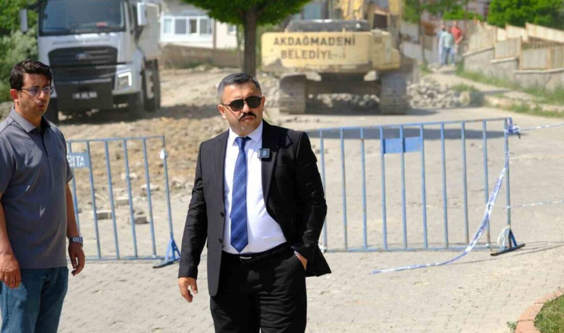 Akdağmadeni Belediyesi, sıcak asfalt çalışmalarıyla ulaşım kalitesini artırıyor. Belediye Başkanı