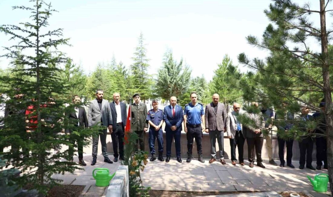 Alaca ilçesinde Kurban Bayramı'nda şehitlik ziyareti gerçekleşti. Protokol üyeleri dua