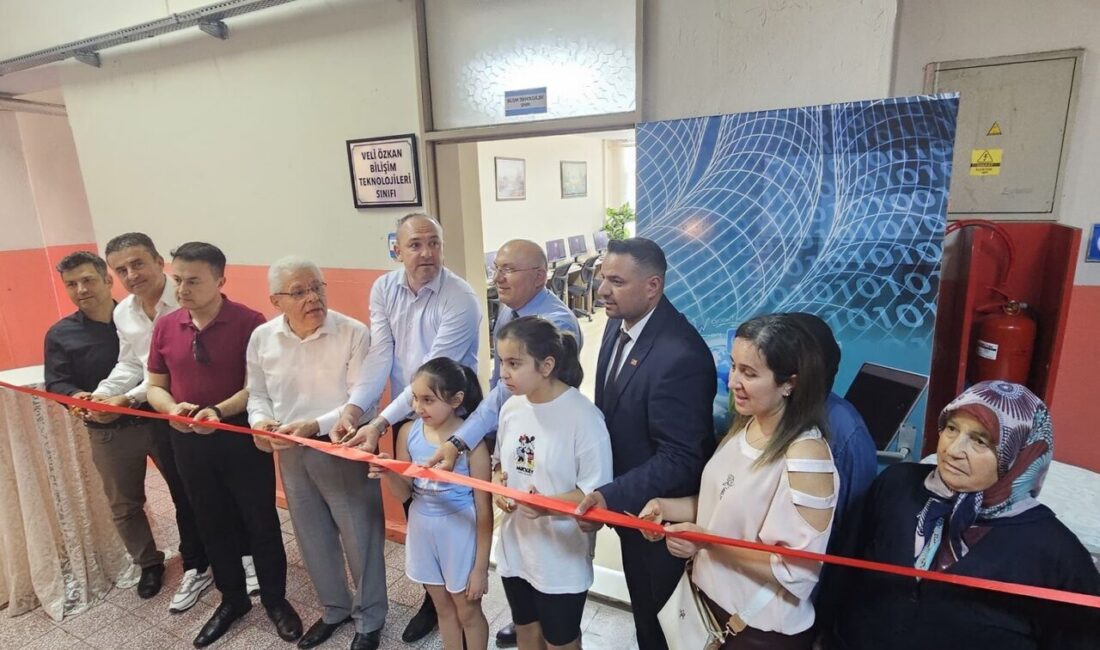 Alaşehir Ortaokulu'nda Veli Özkan'ın