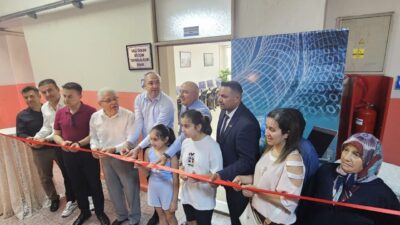 Alaşehir Ortaokulu'nda Veli Özkan'ın ailesi ve hayırseverlerin destekleriyle kurulan 'Veli