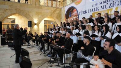Çorum Belediyesi'nin düzenlediği Türk Halk Müziği konseri, tarihi Bedesten'de unutulmaz