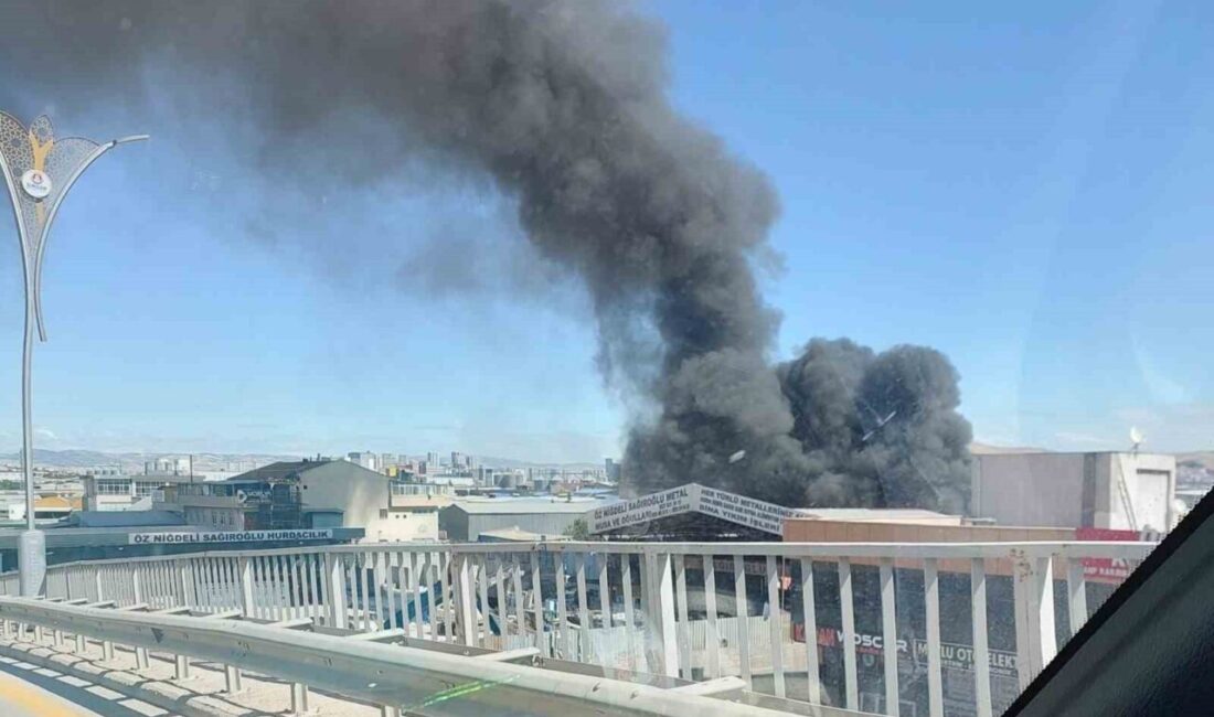 Ankara’da atık kağıt geri dönüşüm tesisinde yangın Ankara'da Sincan Sanayi Sitesi'nde