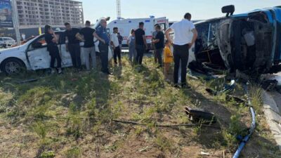 Ankara'nın Sincan ilçesinde dolmuş ile otomobilin çarpışması sonucu 5 kişi