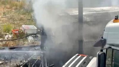 Ankara'da Sincan ilçesindeki hurdalık alanda çıkan konteyner yangını, itfaiye ekiplerinin