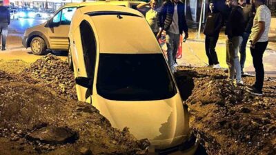 Polatlı'da yapılan alt yapı çalışmalarının ardından açık bırakılan çukura otomobil