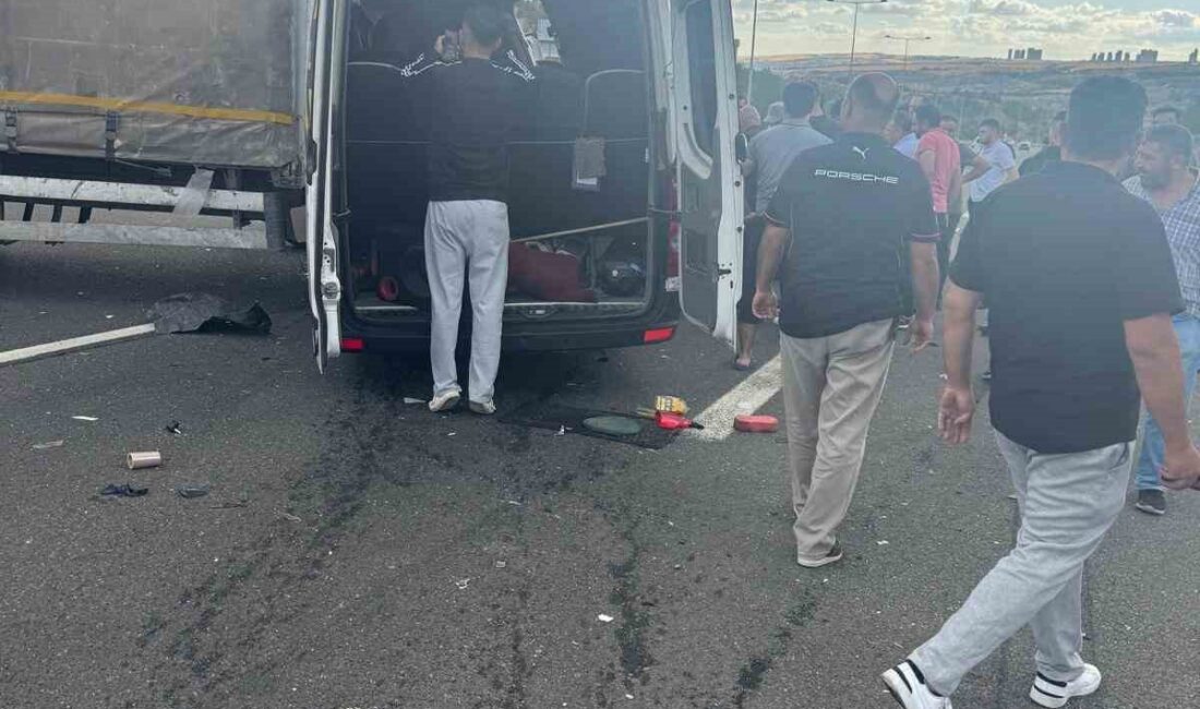 Ankara’da servis minibüsü kamyona çarptı: 1 ölü, 5 yaralı Ankara'nın Gölbaşı ilçesinde servis