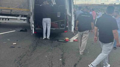 Ankara'nın Gölbaşı ilçesinde servis minibüsünün kamyona çarpması sonucu bir kişi