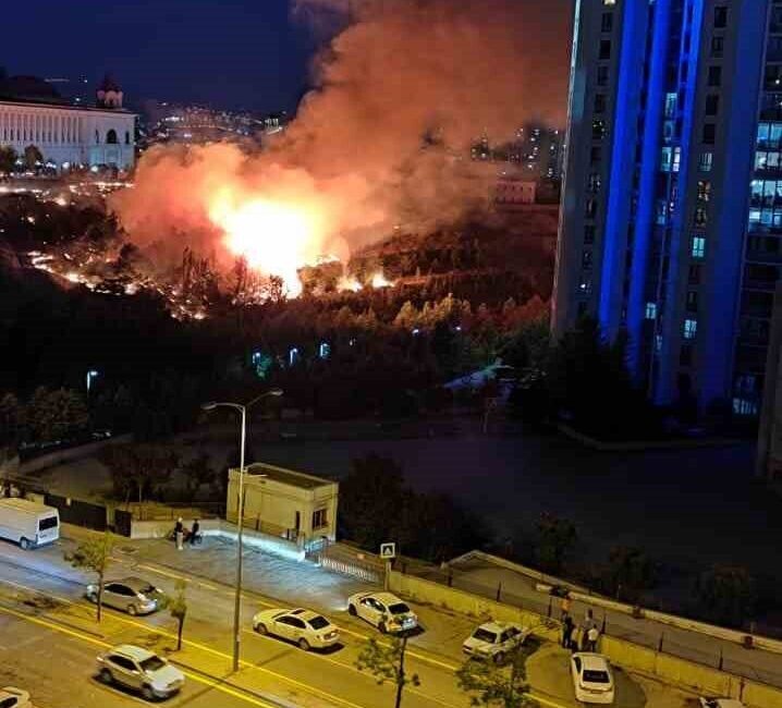 Ankara’daki arazi yangını söndürüldü Ankara'nın Keçiören ilçesinde çıkan