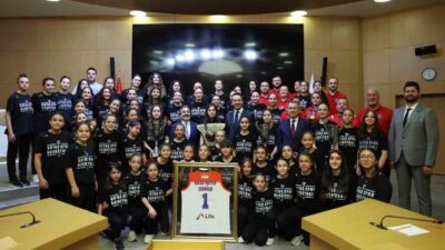 Alparslan Bayraktar'ın BOTAŞ Spor şampiyonları kabulü, kız basketbolundaki başarıları ve