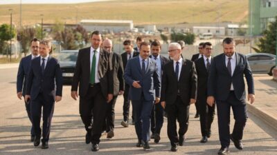 Sanayi ve Teknoloji Bakanı Mehmet Fatih Kacır, Roketsan'daki Ar-Ge faaliyetlerini