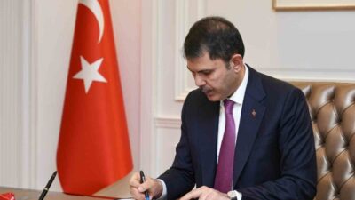 Bakan Murat Kurum, Çevre Haftası'nda geri dönüşümü vurgulamak için Minik