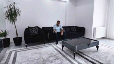 Bakan Kurum, İstanbul Zeytinburnu'nda evlerini dönüştüren Tek çiftini örnek gösterdi.