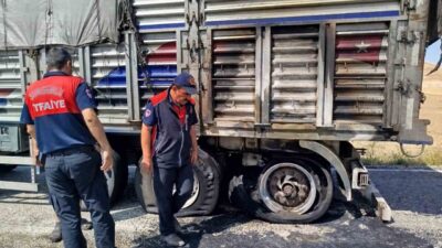 Çorum’un Sungurlu ilçesinde tırda çıkan yangın, balataların ısınması sonucu meydana