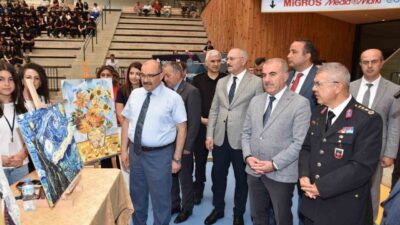 Balıkesir'de düzenlenen bilim fuarı, Vali İsmail Ustaoğlu, protokol üyeleri, danışman