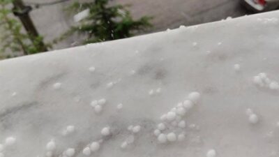 Ankara'da Mamak, Çubuk ve Sincan ilçelerinde etkili olan dolu yağışı,