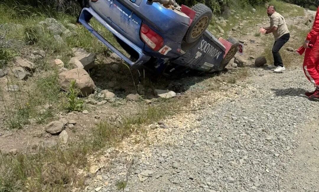 Beypazarı ilçesinde düzenlenen Hitit Rallisi'nde bir araç takla atarak kaza
