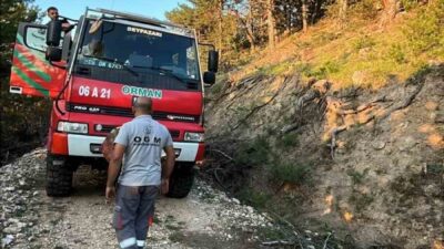 Beypazarı ilçesinde ormanlık alanda çıkan yangın, itfaiye ekipleri ve köy