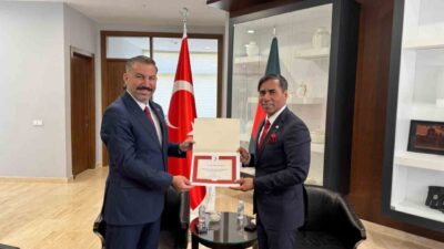 Kırgızistan, Pakistan ve Bangladeş'in Ankara büyükelçileri, Türk Kızılay'a kurban vekâletlerini