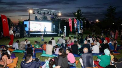 Bursa Büyükşehir Belediyesi'nin düzenlediği 'MobilFest 2025', gökyüzü gözlemlerinden bilgi yarışmalarına