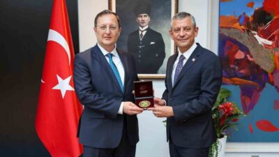 CHP Genel Başkanı Özgür Özel, Almanya'nın Berlin şehrinde Türkiye'nin büyükelçisi