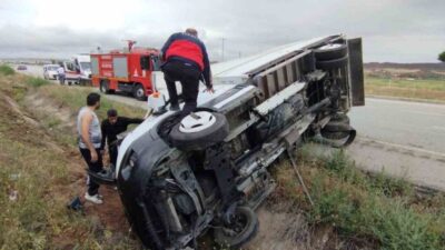 Çorum Sungurlu ilçesinde Yasin A. yönetimindeki kamyonetin şarampole devrilmesi sonucu