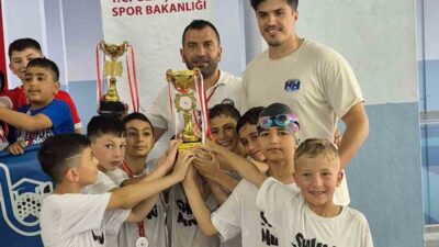 Çorum'da düzenlenen Okul Sporları Minikler A Kız-Erkek Yüzme Yarışları'nda büyük