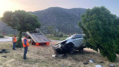 Çorum'un Osmancık ilçesinde meydana gelen trafik kazasında 2 kişi yaralandı.