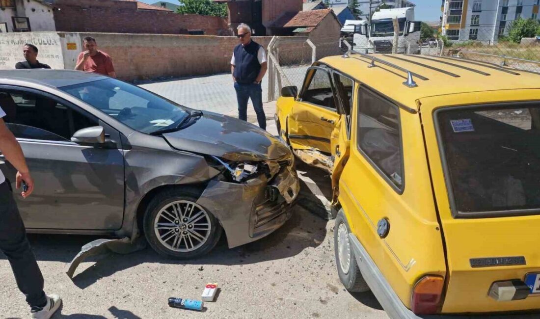 Çorum’da iki otomobil çarpıştı: 3 yaralı Çorum'un Alaca ilçesinde meydana